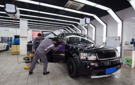 最好一年保養(yǎng)幾次汽車。
