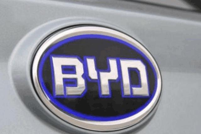 被車標(biāo)毀掉的四款汽車品牌，第二個讓人臉紅，第四個讓人笑出豬叫