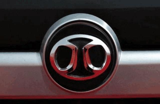 被車標(biāo)毀掉的四款汽車品牌，第二個讓人臉紅，第四個讓人笑出豬叫