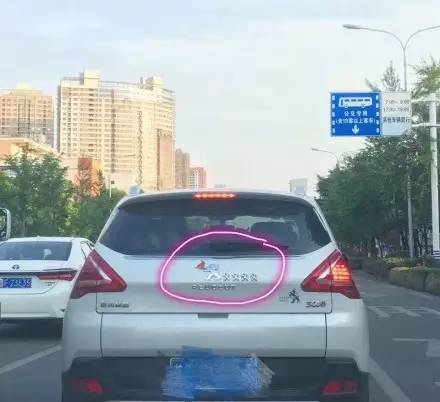 車標都被玩壞了！這些車主一個個都是戲精吧 但較酷的居然是…