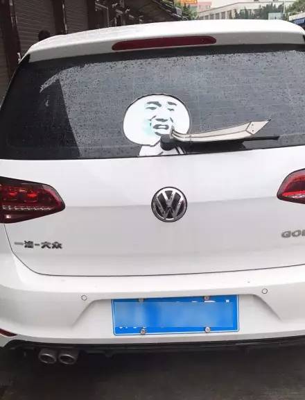 車標都被玩壞了！這些車主一個個都是戲精吧 但較酷的居然是…