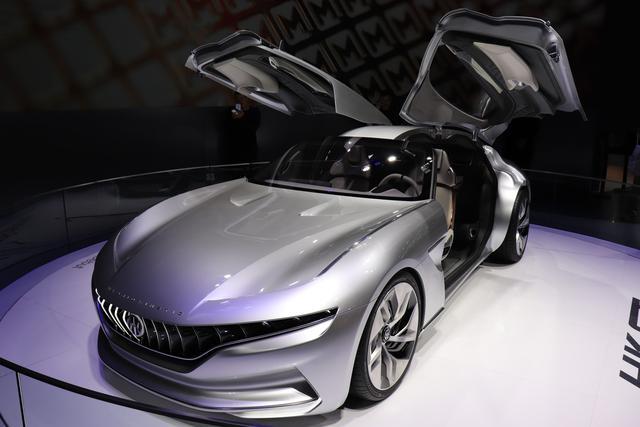 2018車展上，這兩款車的車標，一個像瑪莎拉蒂，一個像蜻蜓