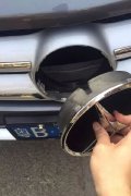 原來(lái)汽車(chē)車(chē)標(biāo)是這么好拆的！