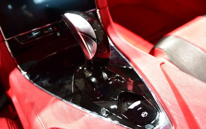 車標(biāo)像蜻蜓，外形像法拉利般拉風(fēng)，這國產(chǎn)超跑6月上市，80萬你買嗎？
