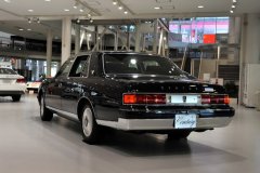 車標(biāo)是只金鳳凰，比勞斯萊斯