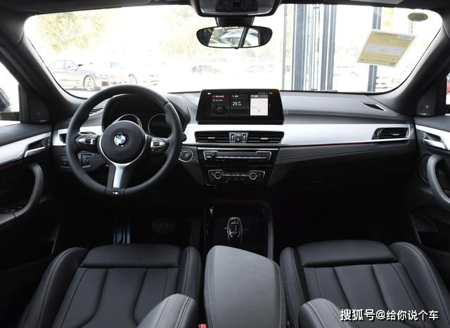 車標就值十萬的3款豪華SUV，網(wǎng)友：以后買車要繞著走