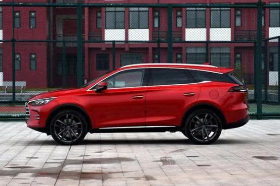 比亞迪這次的新車標(biāo)絕了，比巴博斯帥氣十倍，BYD的車標(biāo)絕跡了