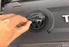 買了輛斯柯達(dá)，無意間撕下車