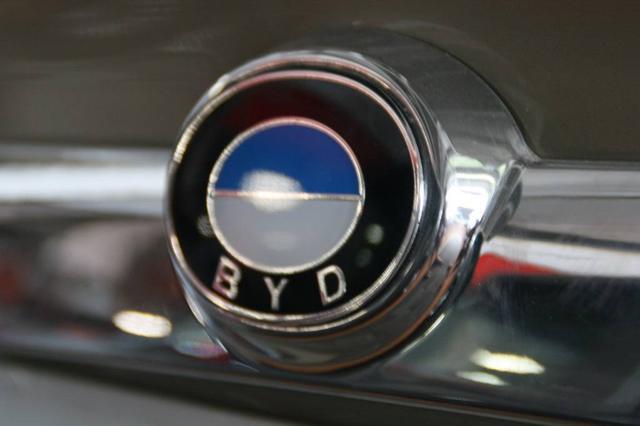 確認(rèn)過車標(biāo)，是不想買的車！比亞迪還曾因為車標(biāo)太丑而滯銷
