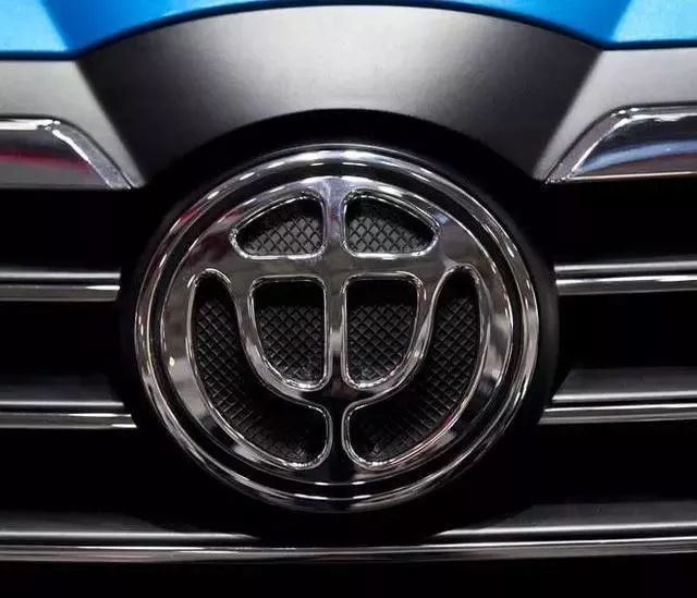 車標越丑越火？這幾款高逼格的車標，在國內(nèi)一個比一個慘！