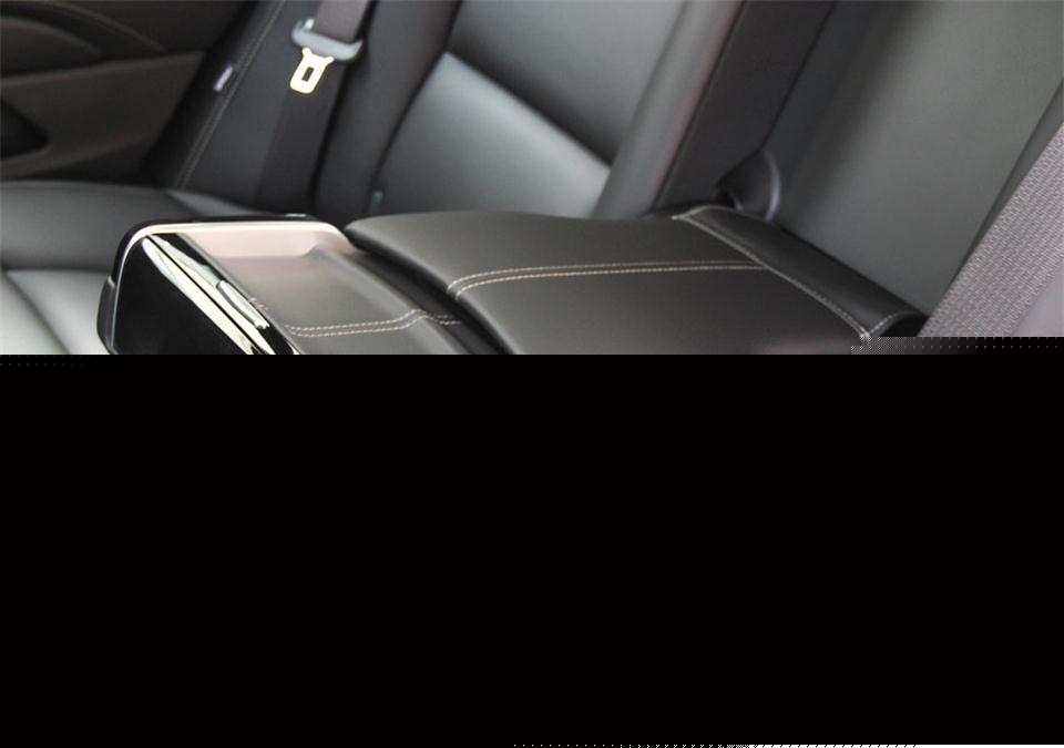 吃了“車標(biāo)”虧的豪華轎車，車長超5米1，高速穩(wěn)過E級，卻賣不動