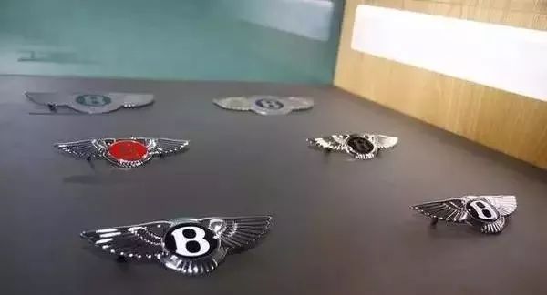 賓利車標(biāo)其實學(xué)問大 黑紅藍(lán)綠四種顏色寓意不同