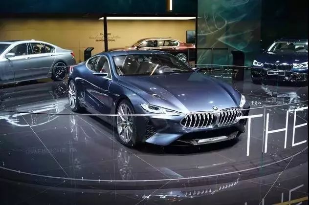 車標代表這一個企業(yè)的品牌象征，寶馬卻把藍天白云車標換了！