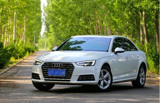 看了車標(biāo)就想買，這車直降1.2萬(wàn)僅27.8萬(wàn)，比奔馳C級(jí)還漂亮