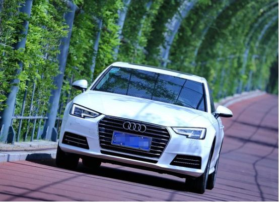 看了車標(biāo)就想買，這車直降1.2萬(wàn)僅27.8萬(wàn)，比奔馳C級(jí)還漂亮