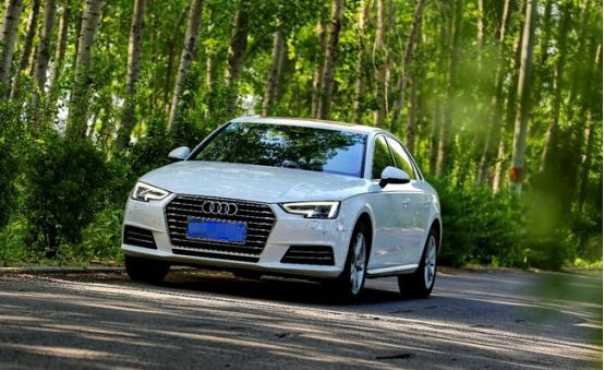 看了車標(biāo)就想買，這車直降1.2萬(wàn)僅27.8萬(wàn)，比奔馳C級(jí)還漂亮