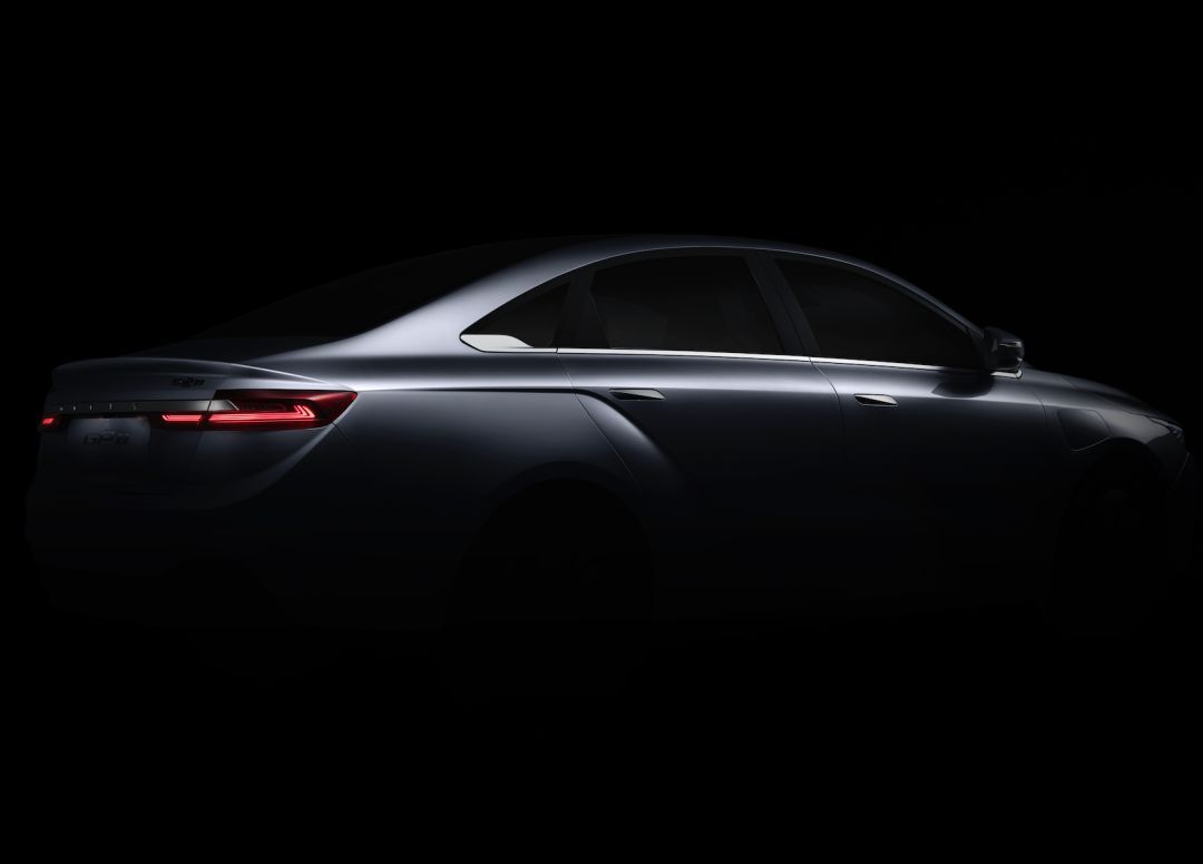 吉利新LOGO加持，這款車聽說要挑戰(zhàn)特斯拉Model 3！