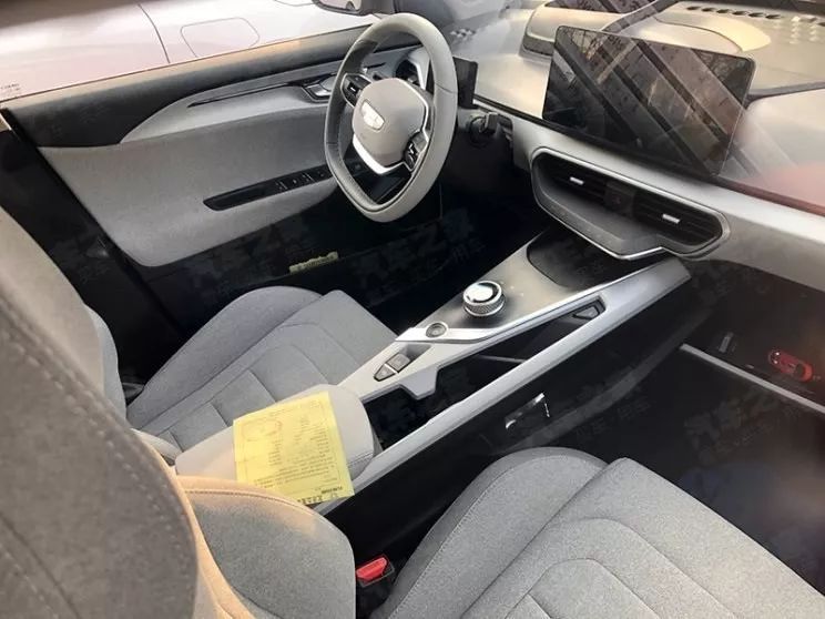 吉利新LOGO加持，這款車聽說要挑戰(zhàn)特斯拉Model 3！