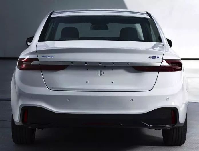 吉利新LOGO加持，這款車聽說要挑戰(zhàn)特斯拉Model 3！