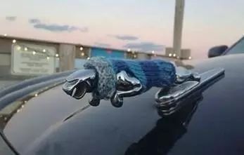 各大汽車車標(biāo)被玩壞，較惡搞的當(dāng)屬東風(fēng)標(biāo)致！
