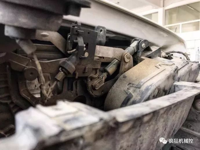一個(gè)小小車標(biāo)竟然20萬，它是怎么做出來的？