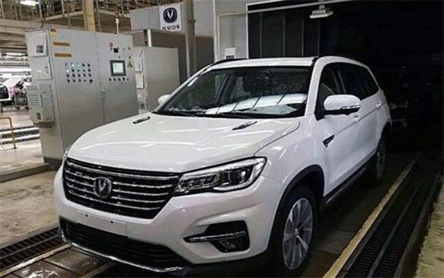 長安這車被嘲諷為山寨車，去掉字母車標(biāo)后，比寶馬X6都帶勁