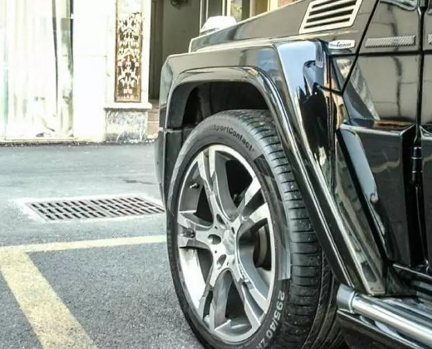 比奔馳大G更牛更貴，卻因車標太low，路人以為是山寨車，來看看吧