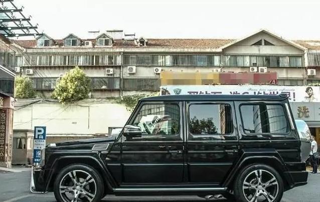 比奔馳大G更牛更貴，卻因車標太low，路人以為是山寨車，來看看吧