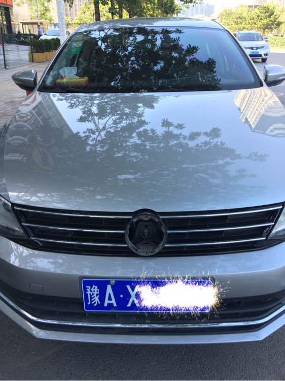 大眾神車被人扣掉了車標(biāo)，車友給這位車主支支招吧