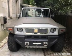 小區(qū)里停了輛越野車(chē)五角星車(chē)