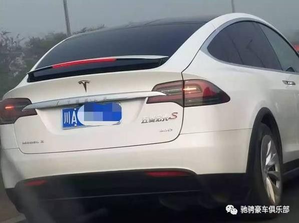 秋名山車神究竟被誰打敗了？如今車標依然在，不見當(dāng)年老司機！