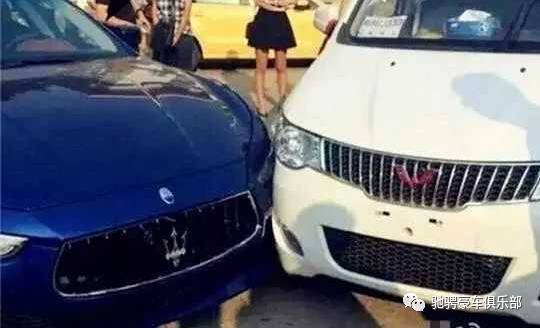 秋名山車神究竟被誰打敗了？如今車標依然在，不見當(dāng)年老司機！