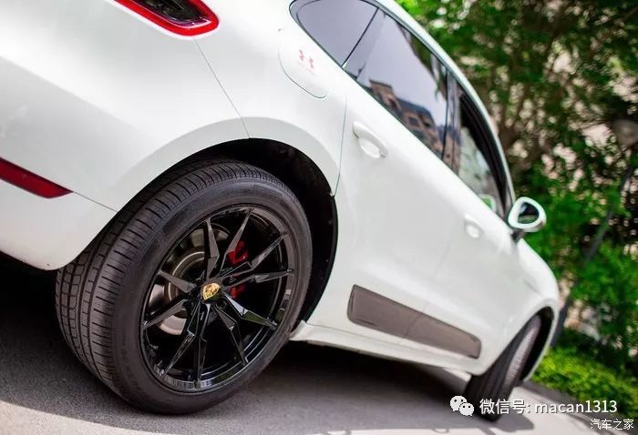 小哥花了一輛macan的錢來改裝新提的車，尤其那個輪轂。。。。。