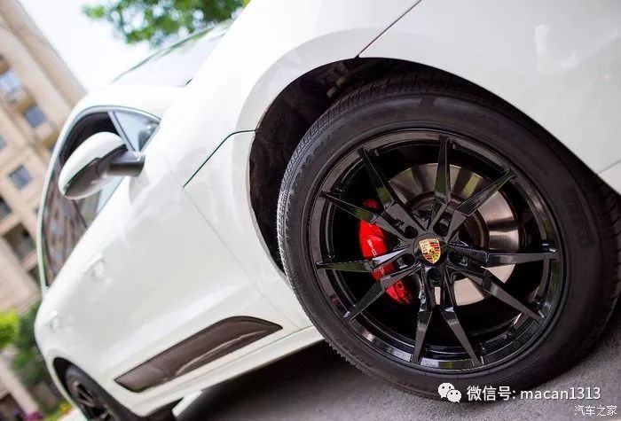 小哥花了一輛macan的錢來改裝新提的車，尤其那個輪轂。。。。。
