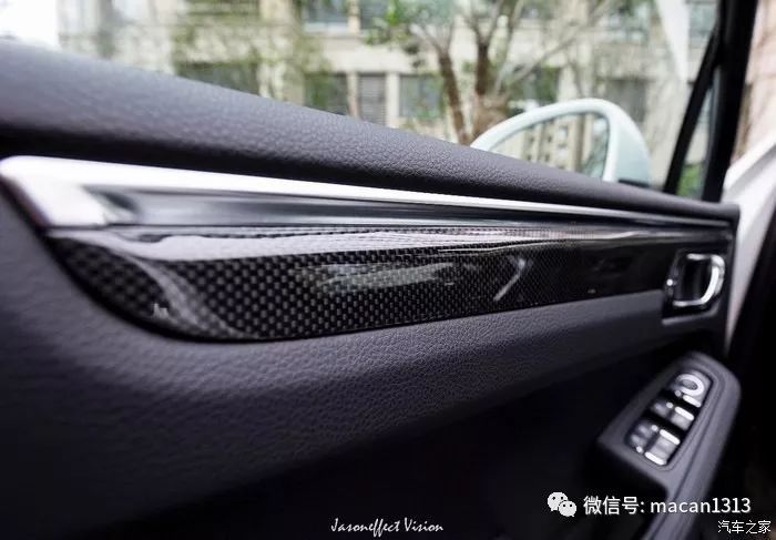 小哥花了一輛macan的錢來改裝新提的車，尤其那個輪轂。。。。。