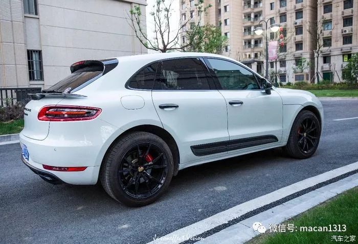 小哥花了一輛macan的錢來改裝新提的車，尤其那個輪轂。。。。。