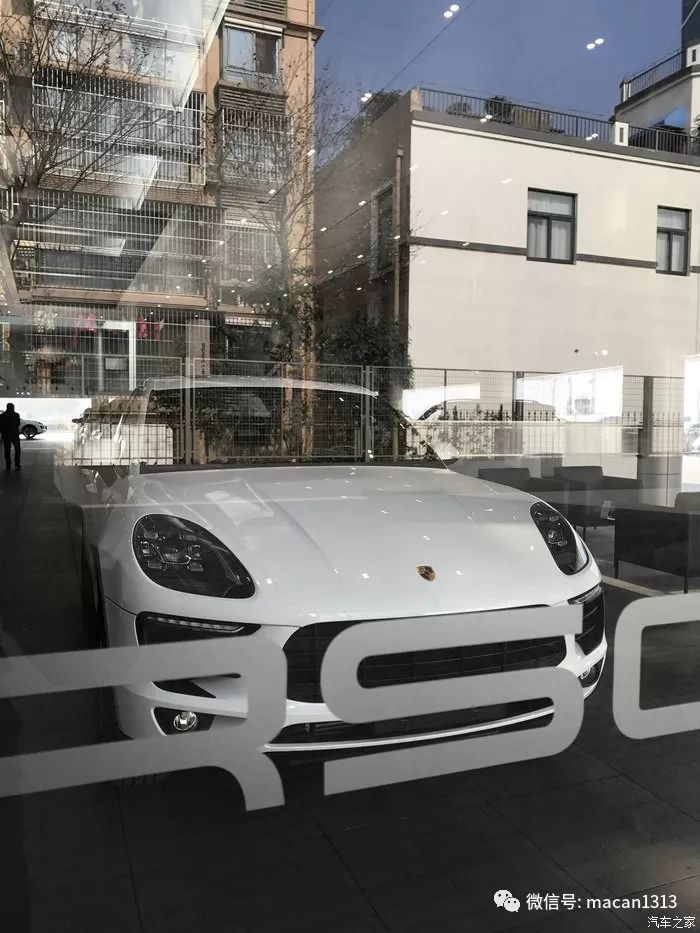 小哥花了一輛macan的錢來改裝新提的車，尤其那個輪轂。。。。。