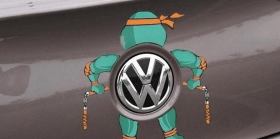這些腦洞大開的車主，車標(biāo)都能玩出花樣，關(guān)鍵毫無違和感