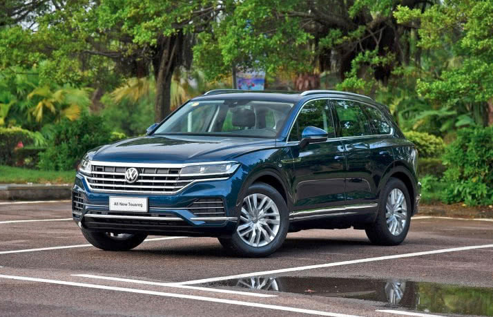 和奧迪Q8保時(shí)捷卡宴一個(gè)媽，因?yàn)橐粋€(gè)車標(biāo)卻便宜40萬，超值