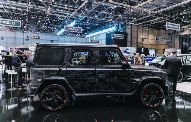 55萬(wàn)歐的奔馳G63，車(chē)頂和勞斯萊斯類(lèi)似，車(chē)標(biāo)一般人認(rèn)不出