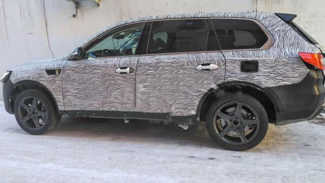 紅旗HS7實車曝光，換裝新Logo氣勢兇悍，這下漢蘭達完蛋了！