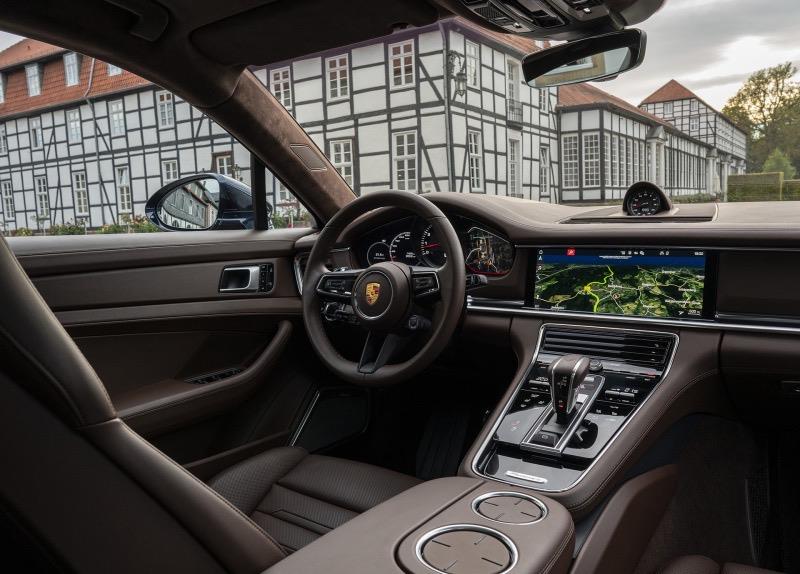 ۃr97.3fԪrPanamera܇